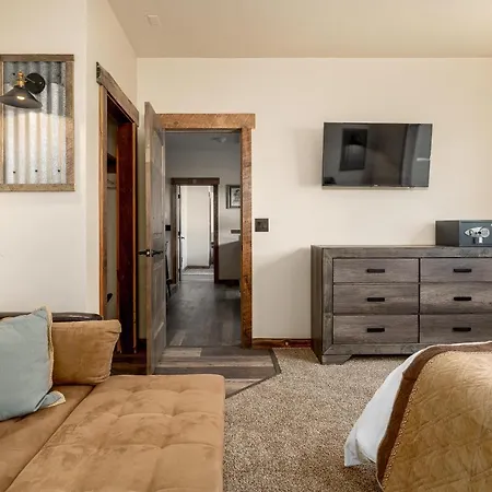 The Adventure Inn Yellowstone West Yellowstone Extérieur photo