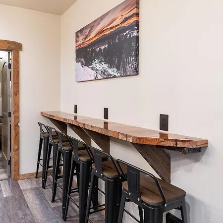 The Adventure Inn Yellowstone West Yellowstone Extérieur photo